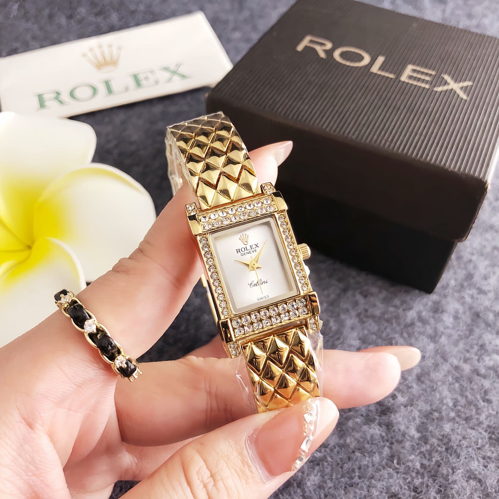 Montre chronographe carrée à diamants pour femme, exquise et tendance