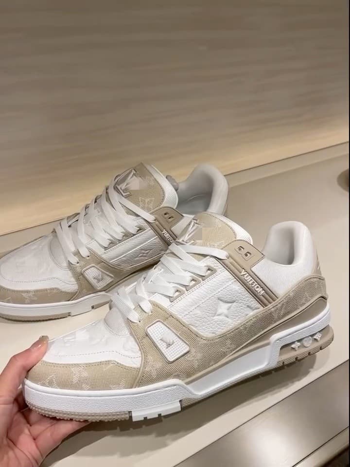 Baskets Lujia blanches pour homme, style sport tendance, semelle épaisse rehaussante, chaussures polyvalentes et décontractées pour couples.