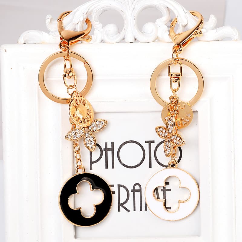 Fashion New Creative Four Leaf Grass Keychain Metal Inlaid Diamond Car Advertising Gift Girl's Bag Pendant