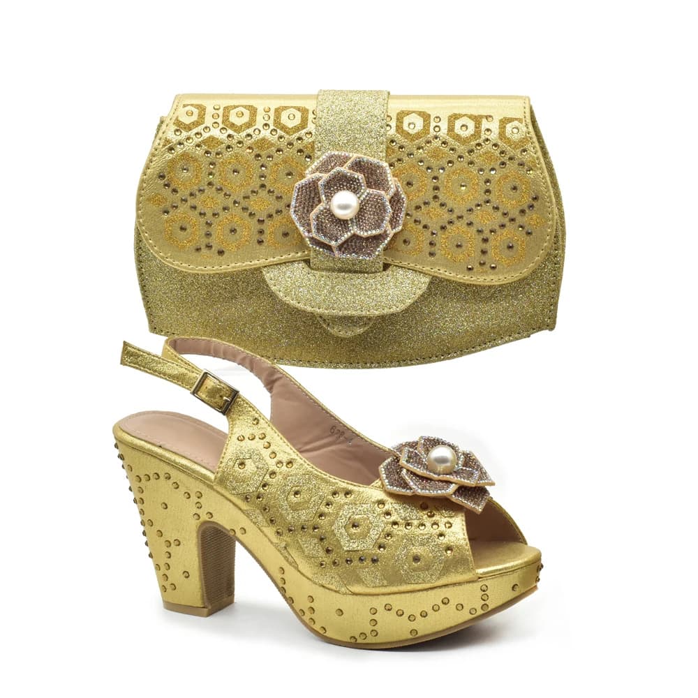 For the dinner party, pair stereo parquet beaded chunky sandals with the same color point diamond handbag set