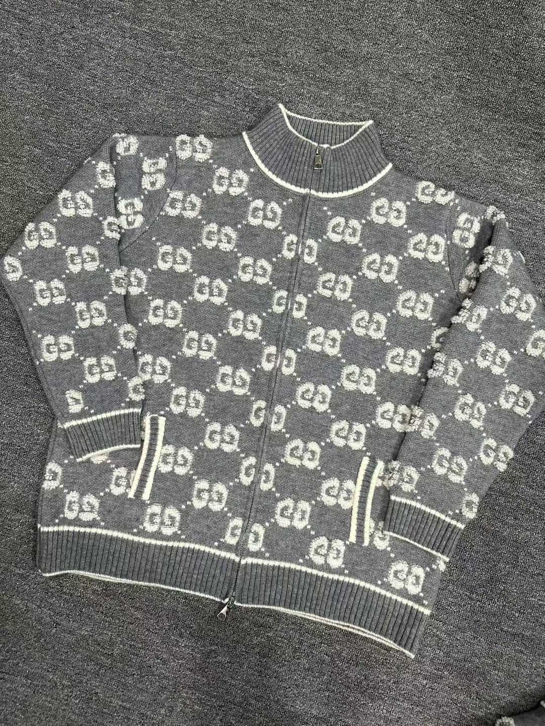 Cardigan Jacquard 25 ans, version tricot 1:1 de haute qualité, chaud et confortable, tendance et polyvalent, avec un style légèrement parfumé
