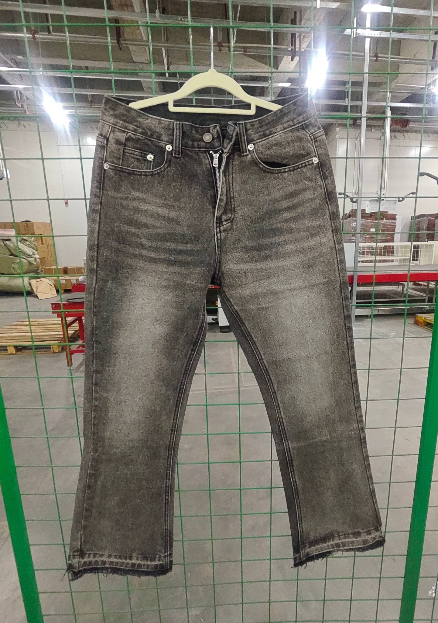 Vêtements pour hommes : 26 nouveaux jeans à jambes droites délavés vintage : un denim légèrement évasé inspiré du street style et d’Inst