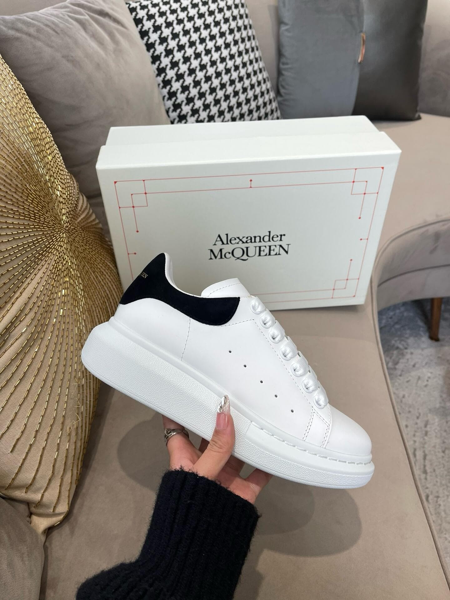 Baskets élégantes à bout rond en cuir noir et blanc, chaussures plates de luxe pour la marche en extérieur, chaussures décontractées à talon c