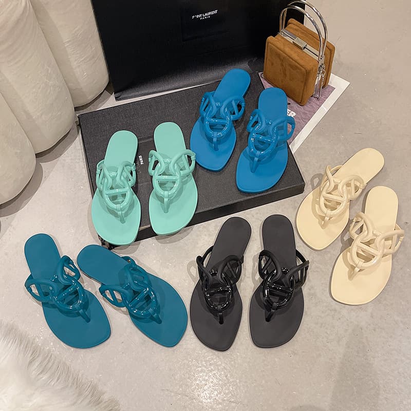 New Pig Nose Flip Flops Female Summer European And American Influencer Flat Casual H Home Chain Sandals Slipper