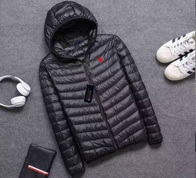 Doudoune légère Polo à capuche violette, résistante et durable pour un usage quotidien en Europe