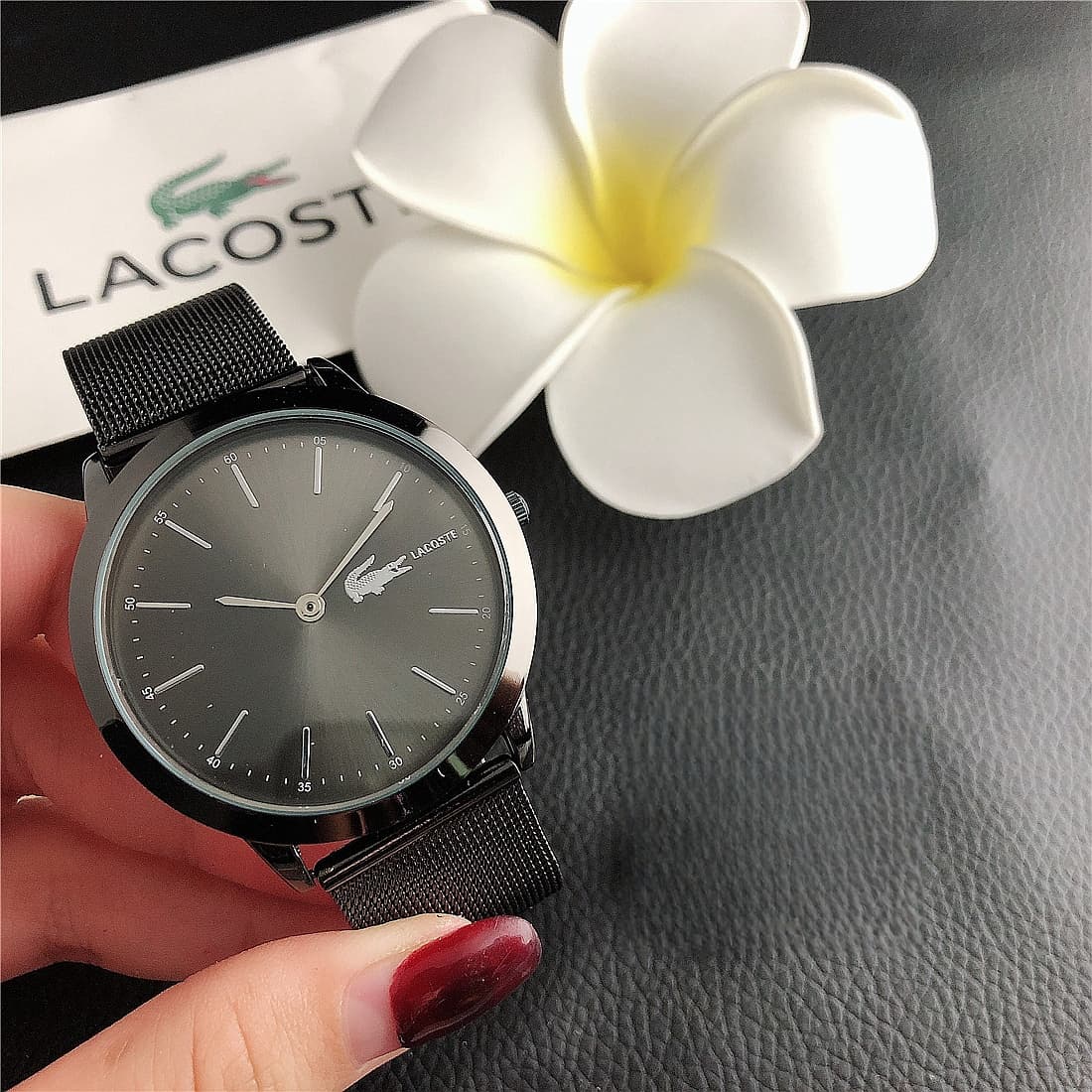 Montre à quartz en alliage pour hommes, haut de gamme, légère, de luxe, à la mode, simple, section de déplacement d'affaires, tendance, modèles