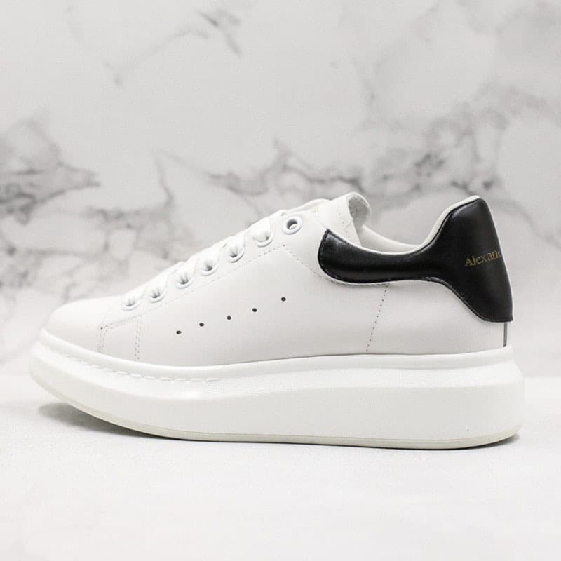 Chaussures blanches Mc Queen en cuir de vachette de haute qualité pour femmes 2023, nouvelles chaussures de sport décontractées à semelle épaiss