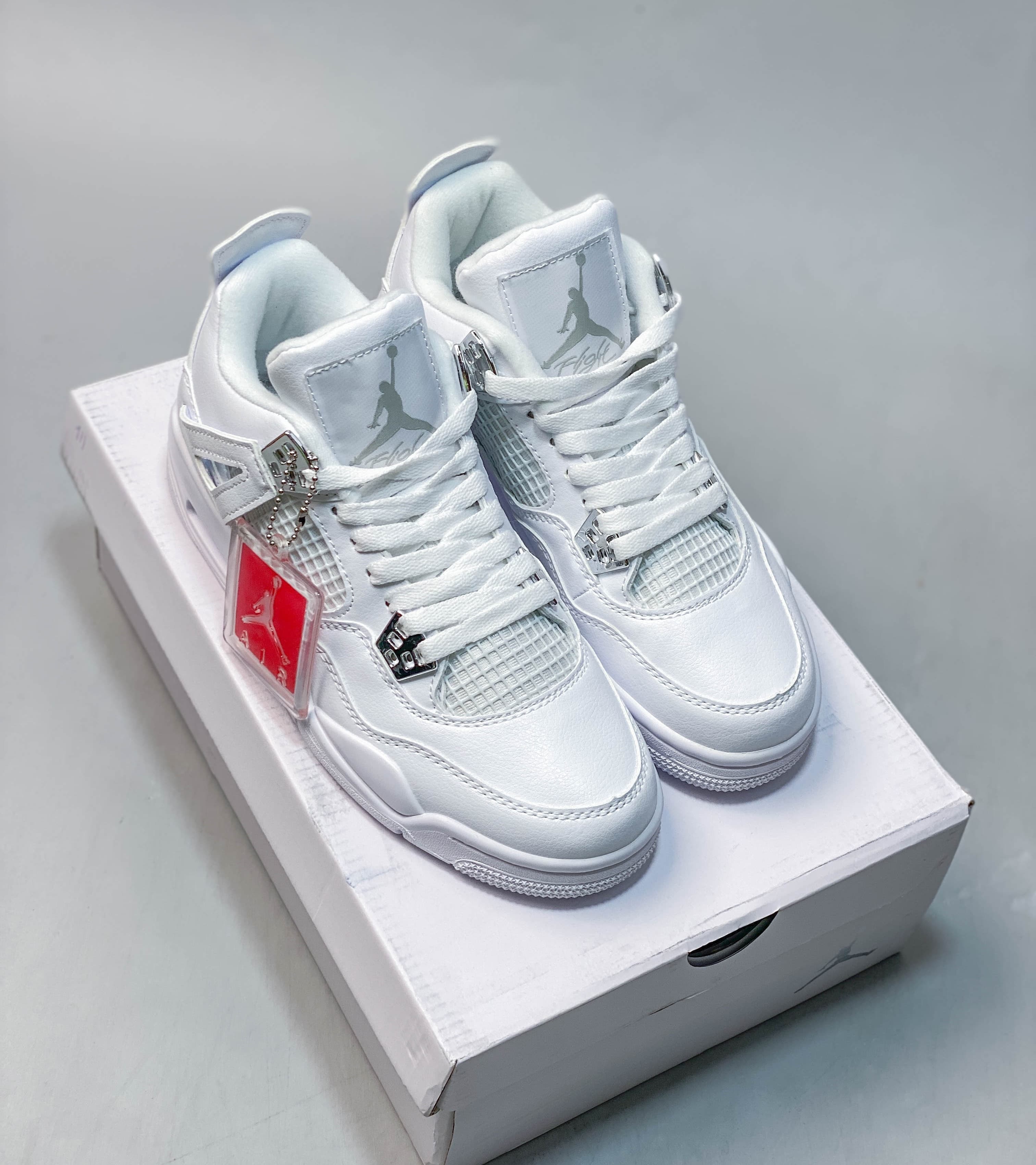 Baskets Air Jordan 4 Retro OG, forme originale, cuir lisse, amorti Air-Sole à l'arrière, entièrement blanches, détails argentés, pointures unise