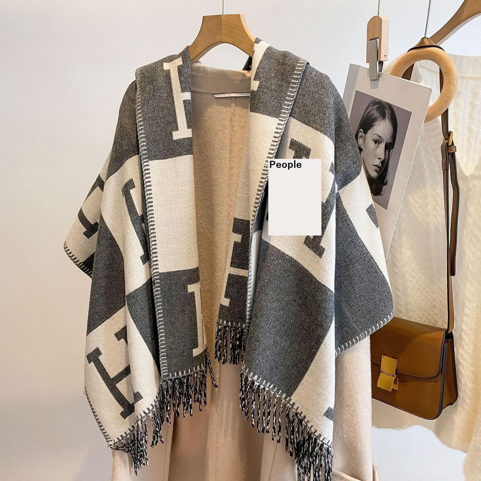 Écharpe à pompons en cachemire pour femme, châle chaud double face pour l'automne et l'hiver