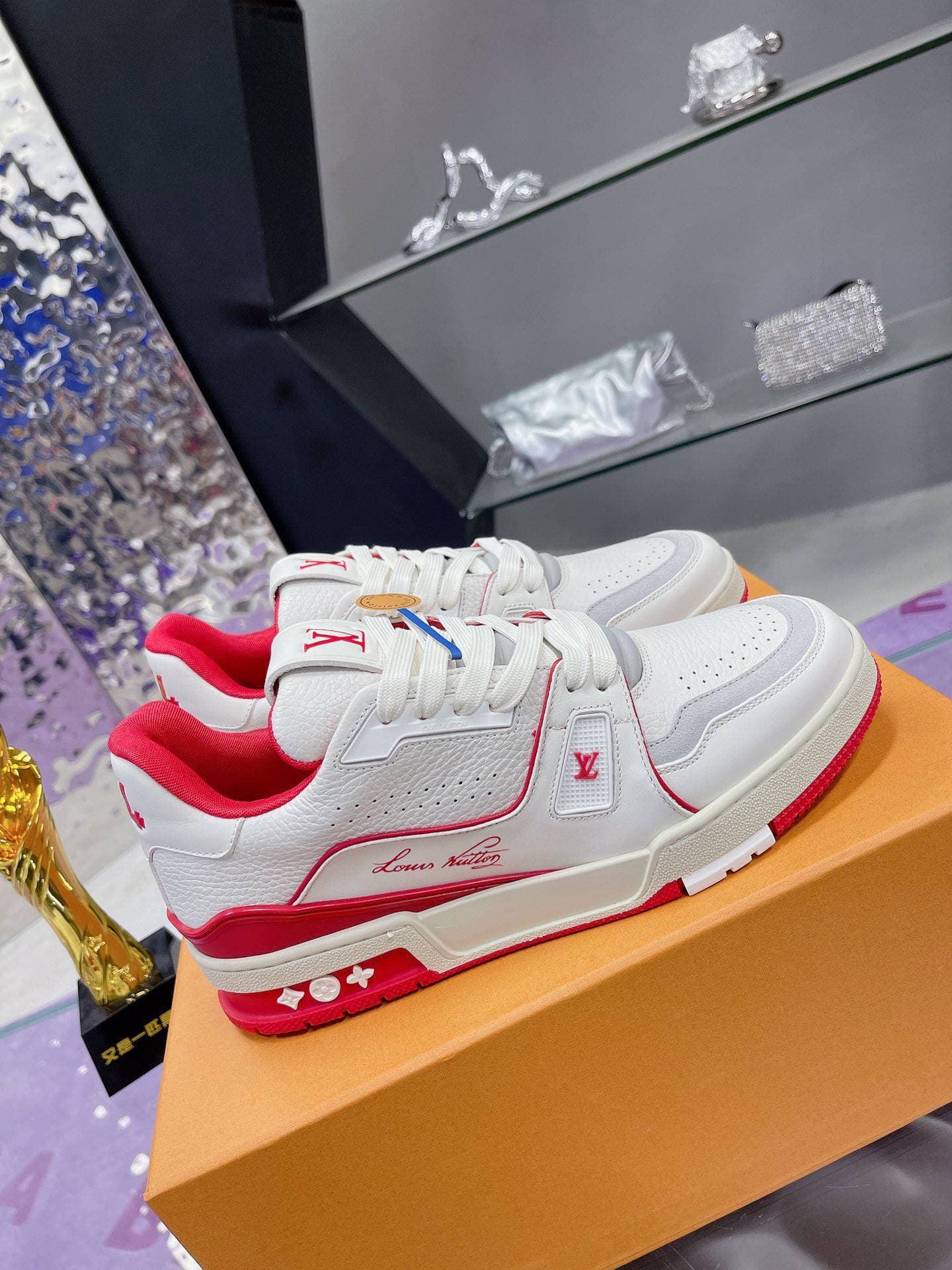 LouisVuittonLV Chaussures pour hommes et femmes Chaussures de sport et de loisirs classiques pour presbytie Baskets à semelles épaisses noires et b