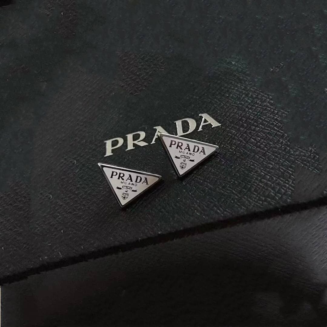 Boucles d'oreilles Triangle inversé pour femmes, avec emblème de lettre de haute qualité, accessoires populaires simples et personnalisés, nouvel