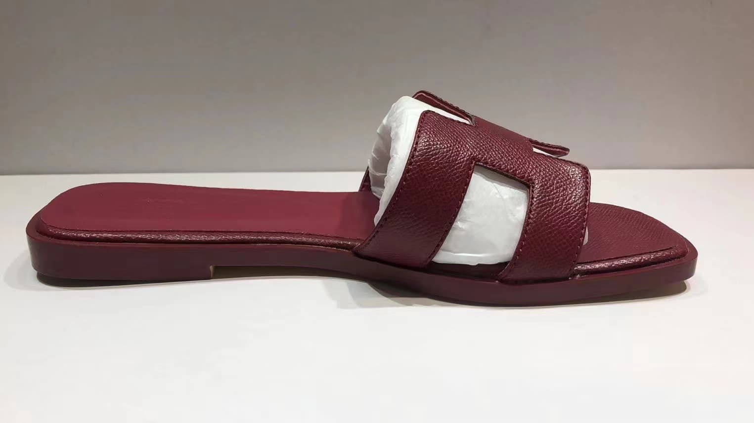 Sandales plates pour femmes, tongs