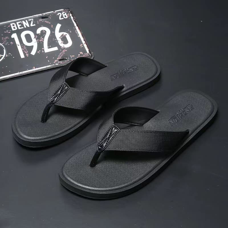 Flip-flops Men's 2026 New Summer Wear Non-slip Beach Cool Slippers Men's Soft-soled Wear-resistant Pinch Slippers