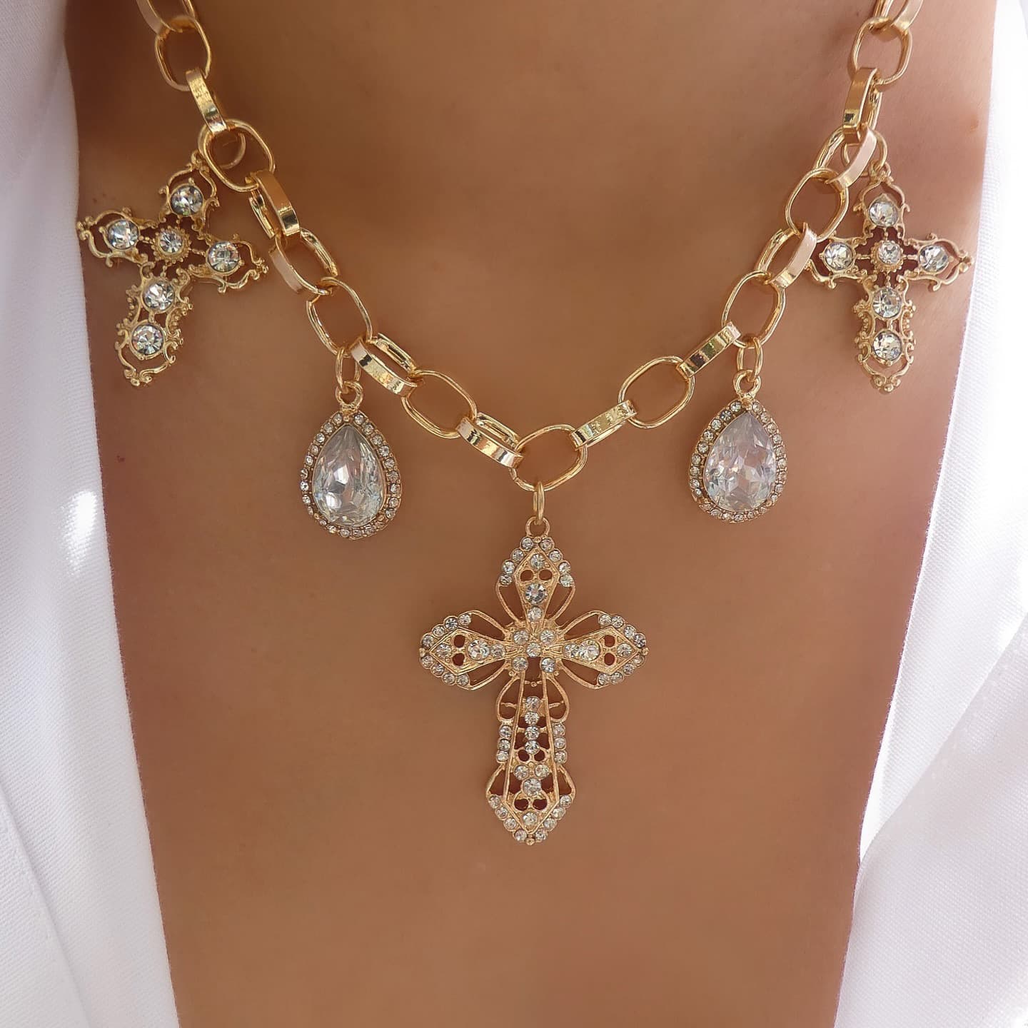 Collier chaîne pendentif collier style hip-hop pendentif croix design exagéré sens incrusté diamant grande goutte d'eau collier bijoux