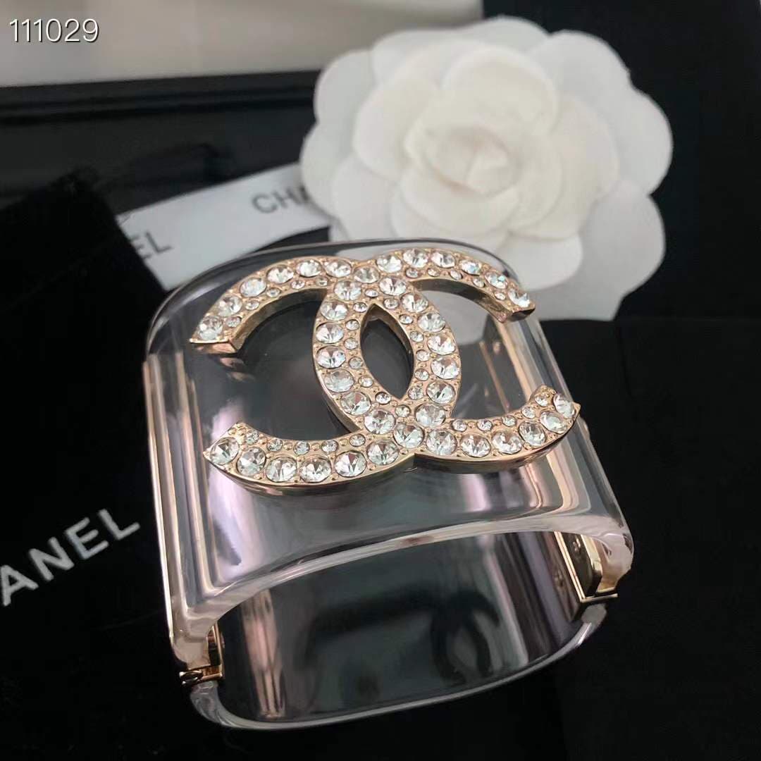 Collection Printemps/Été 2026 - Bracelet femme en résine gravée de perles et de diamants