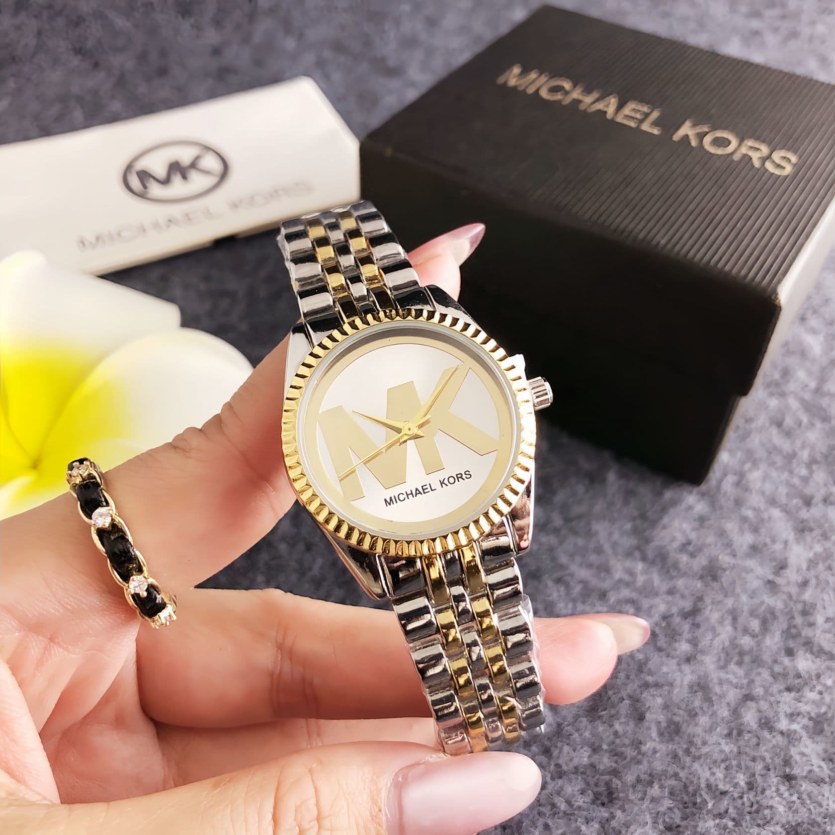 Collection Alphabet tendance : une marque de montres d'exception inspirée du luxe
