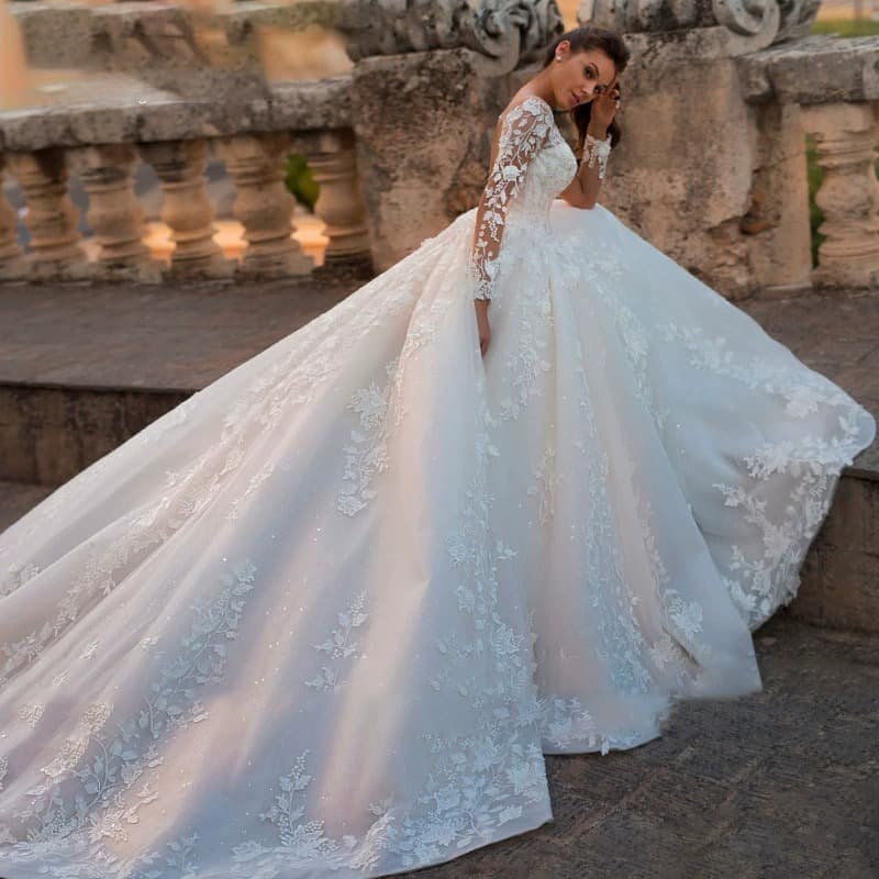 Light Wedding Dress Fairy Forest Style Sexy Thin V Neck Long Sleeved Trailing Retro Runaway Princess French European American Bride