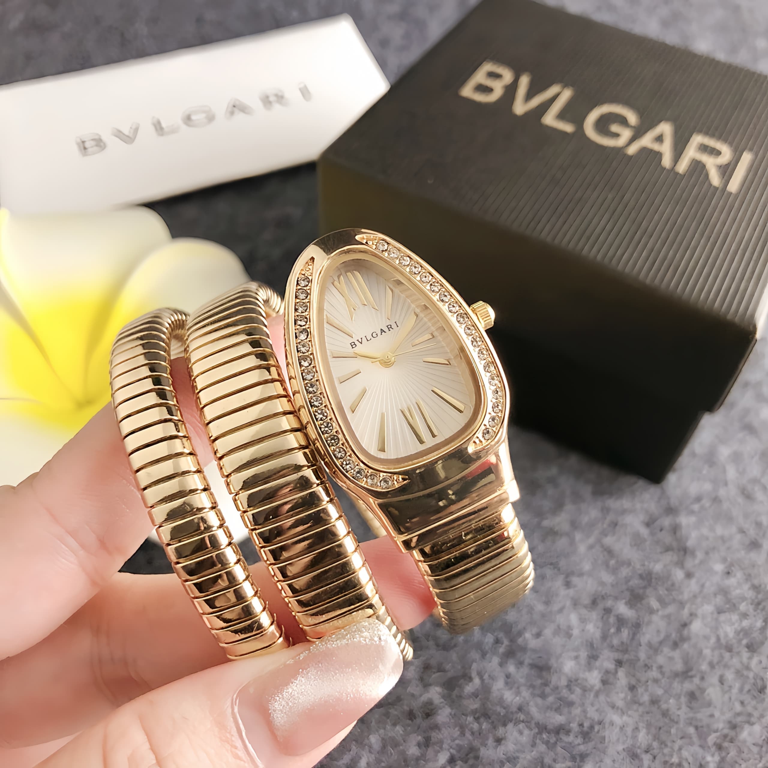 Montre à quartz tendance pour femme, haut de gamme, tendance et confortable, avec cadran personnalisé et tempérament décontracté