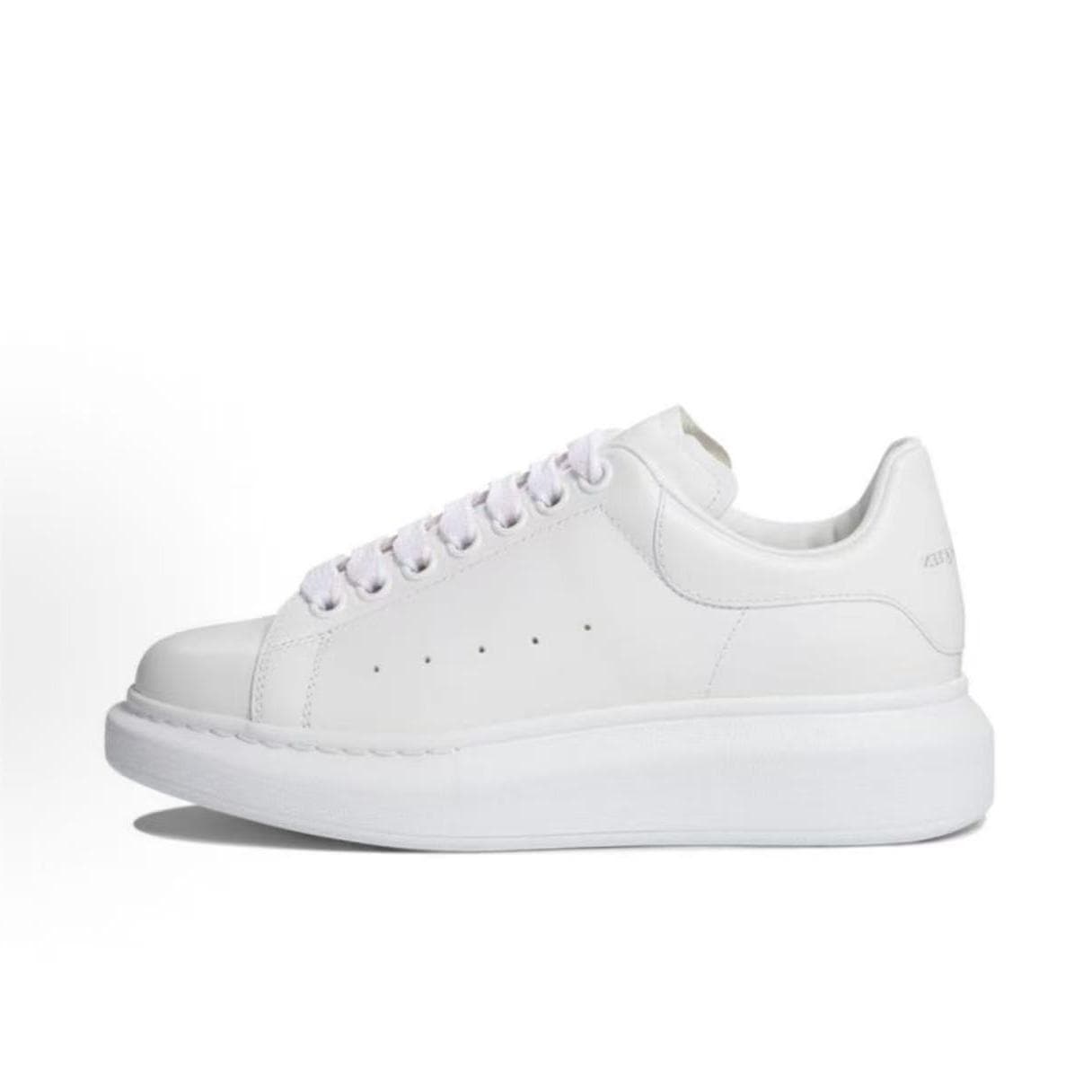 Baskets en cuir premium blanc et noir à bout rond, chaussures décontractées élégantes avec rehausseur de 5 cm pour la marche en extérieur