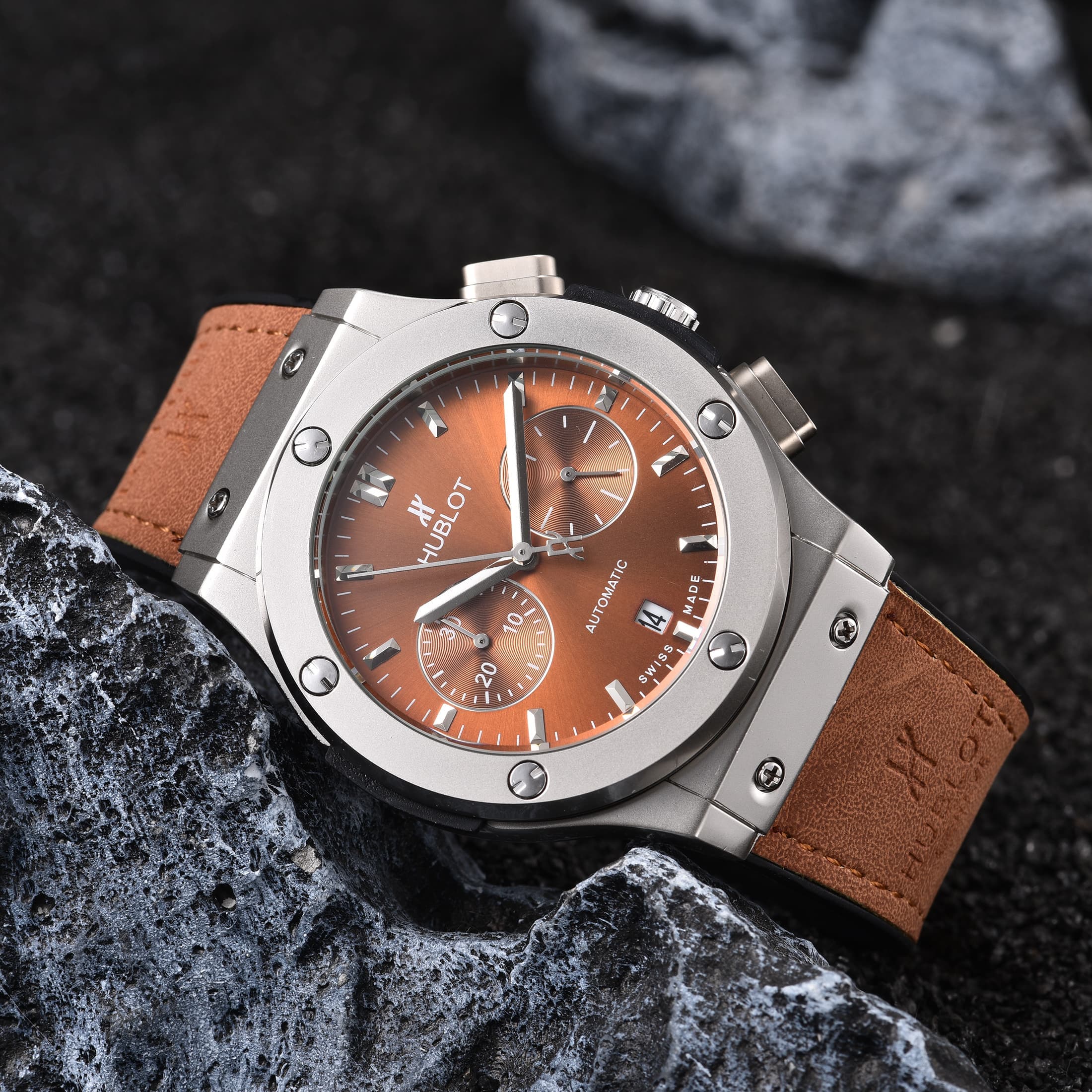 Montre homme à quartz, un best-seller, tendance et sportive, précise même en marchant.