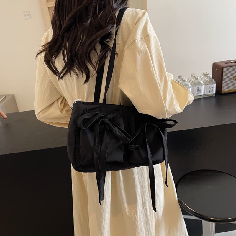 Korean Version Of The Commuter Handbag, Lightweight Rubber Zipper, Nylon Shoulder Women's Casual Large-capacity Bow Bag, Liner