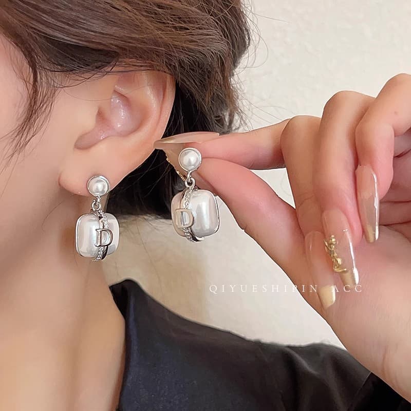 Women's earrings Zircon Letter D Pearl Square Silver Needle Earrings Real Gold Plating Fashion Temperament High-End Earrings for Women
