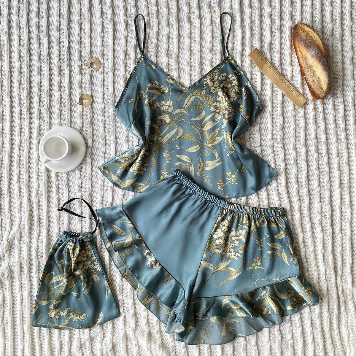 Women's Sleepwears Spring And Summer Silk Pajamas Two Piece Set Fashion Printed Shorts Home Wear Set Sexy Suspender Skirt