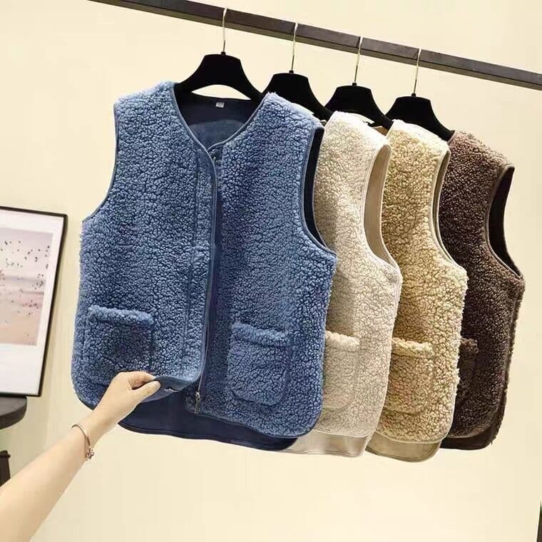 Women's Clothing Faux Shearling Vest, Zip-Front Sleeveless Jacket For Winter, Slim Fit Cardigan In Beige, Cream & Brown​​