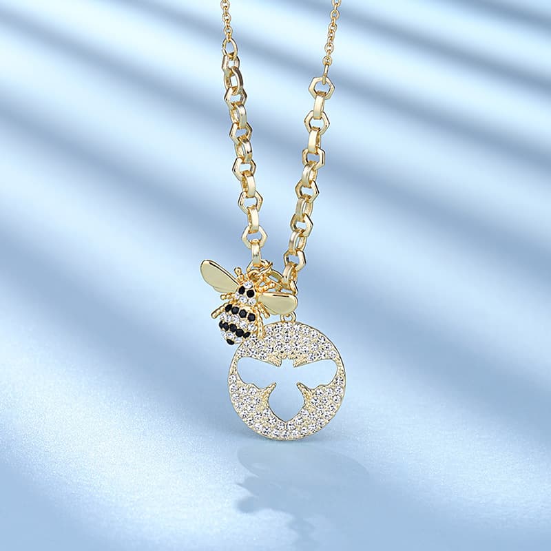 Cute And Charming Little Bee Necklace Female Fashion Round Hollow Tag Bee Clavicle Chain Element Crystal