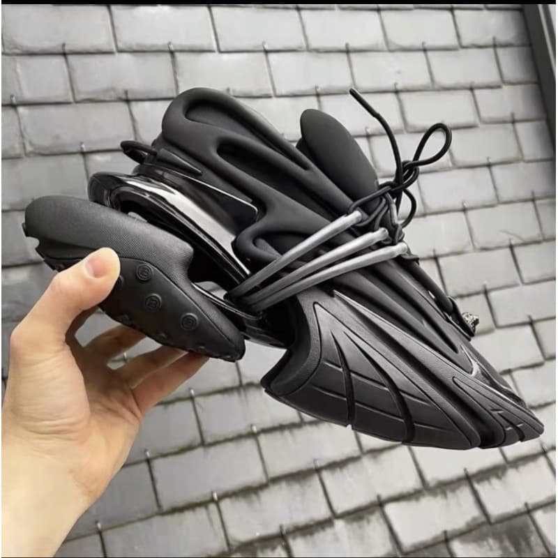 Chaussures de sport rehaussantes à semelles épaisses, inspirées de l'espace et inspirées des vaisseaux spatiaux.