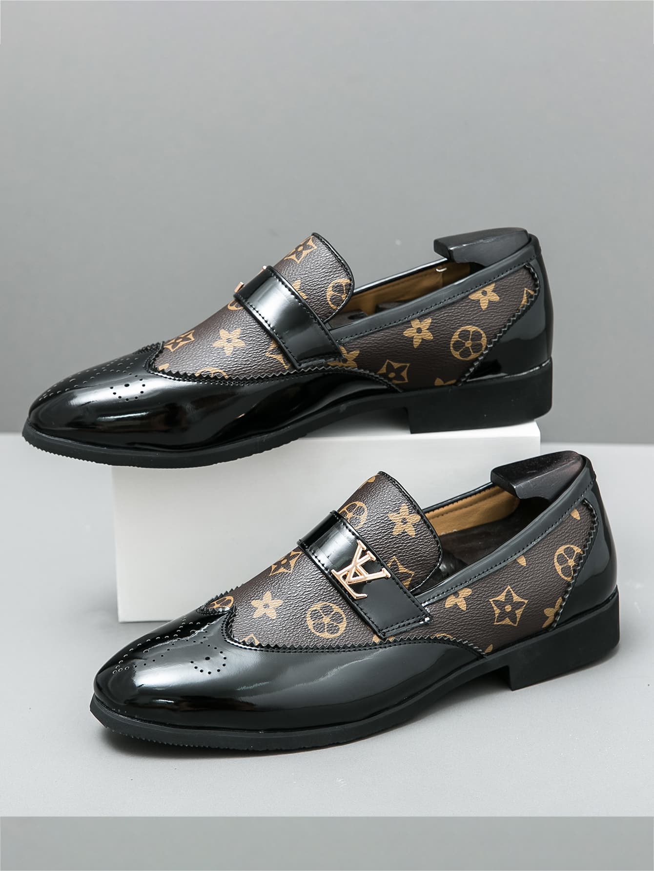 Nouvelles chaussures en cuir à la mode pour hommes Chaussures en cuir polyvalentes et élégantes