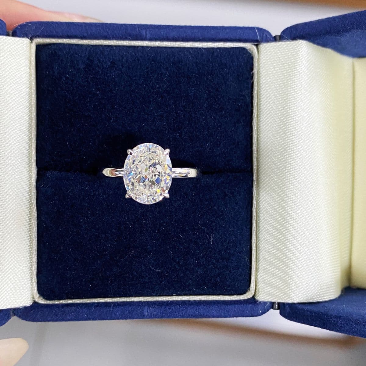 S Pure Silver Ring, Female Pigeon Egg Four Claw Classic Ice Flower Cut High Carbon Diamond Ring