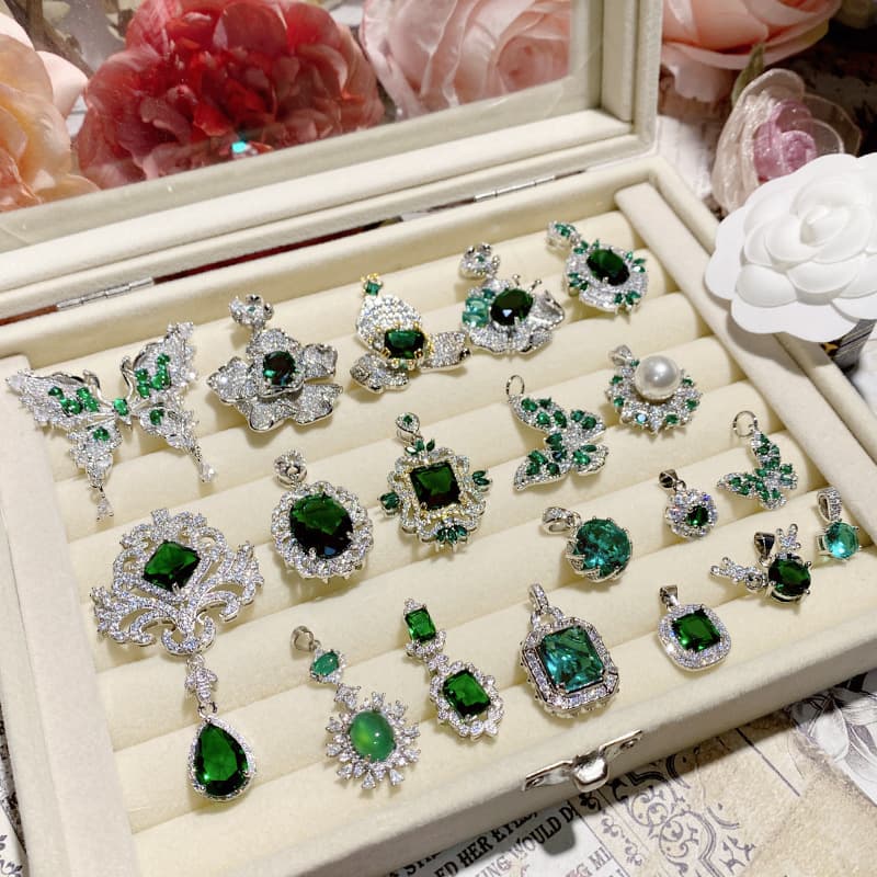 Camellia New and Elegant Style Geometric Peacock Green Zircon with Gold Plated Rich Lady Butterfly Dance Flower Pendant