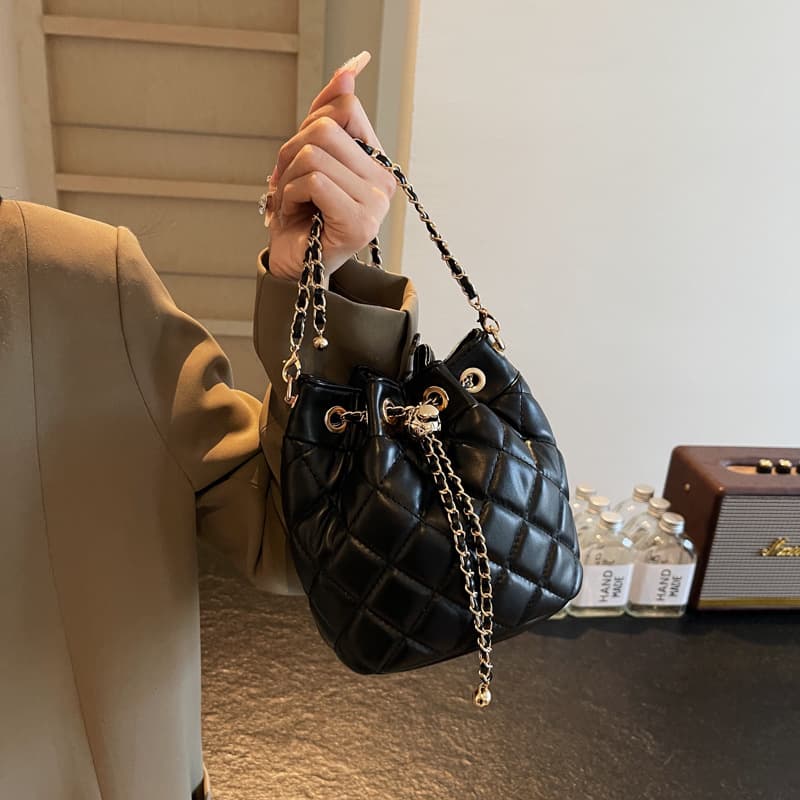Women's Bucket Bag Diamond Chain Crossbody Bag Small Drawstring Bucket Bag Light Luxury Round Bucket Bag Shoulder Bag Crossbody Bag Woman