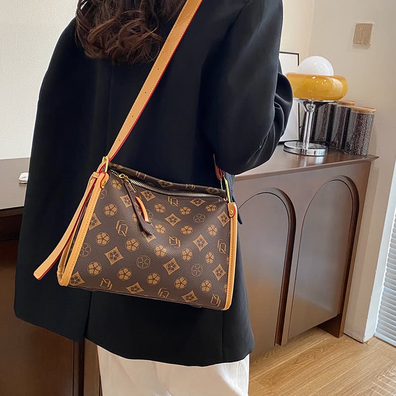 Women's 2025 New Fashionable Versatile Style Letter Monogram Messenger Shoulder Crossbody Bag