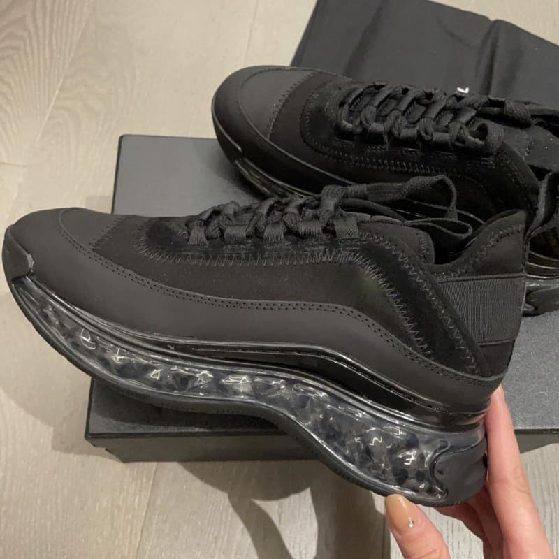 Baskets pour femmes 2025 Nouveau style Chaussures compensées cachées Décontractées Blanches Polyvalentes Semelle épaisse Coussin d'air Chaussure