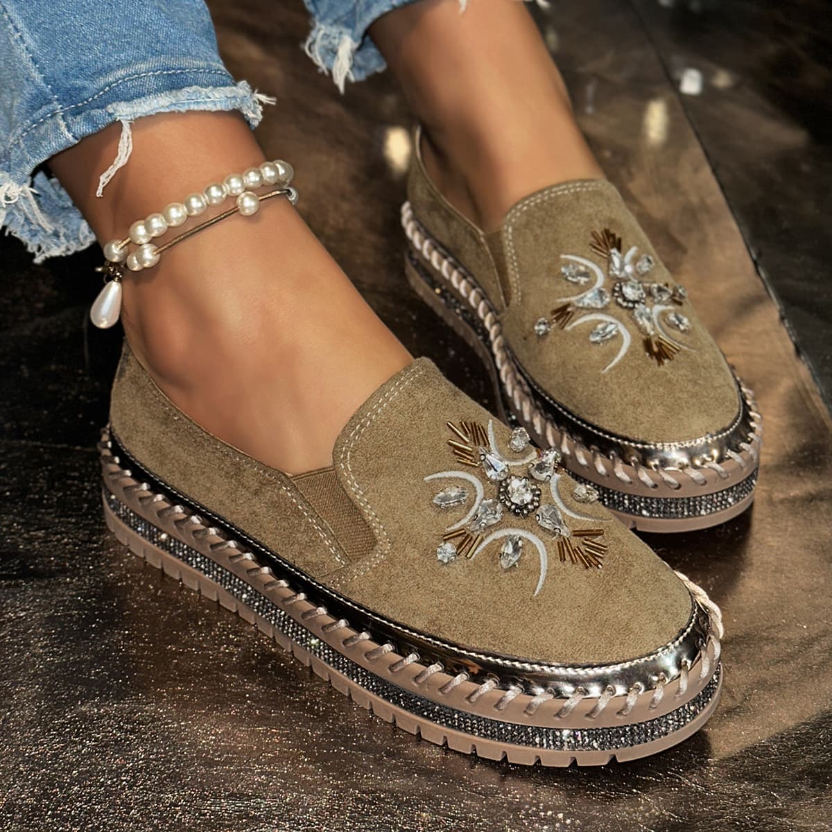 Autumn/Winter New Rhinestone Embroidered Flat Loafers Platform Casual Round Toe Slip On Thick Soled Single Shoes For Women