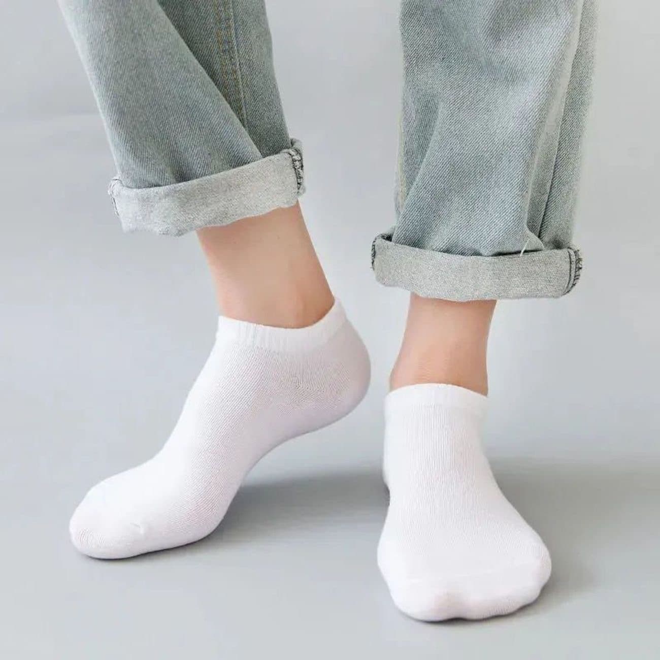 Five pairs of black, white, gray, solid color ship socks in independent packaging with zipper bags