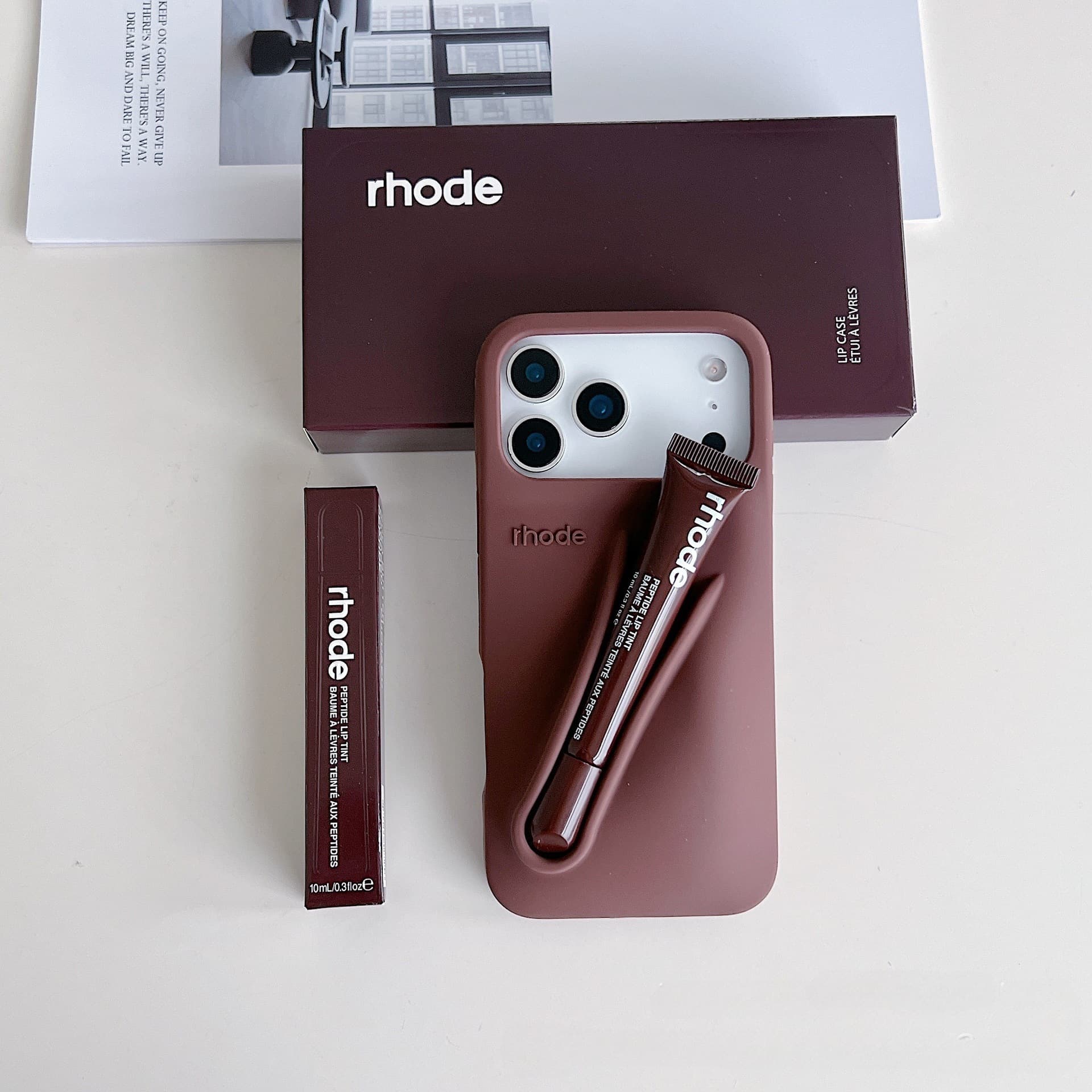 Étui de protection en silicone pour iPhone 17 Pro Max, compatible avec le commerce extérieur, pouvant contenir du rouge à lèvres et du gloss.