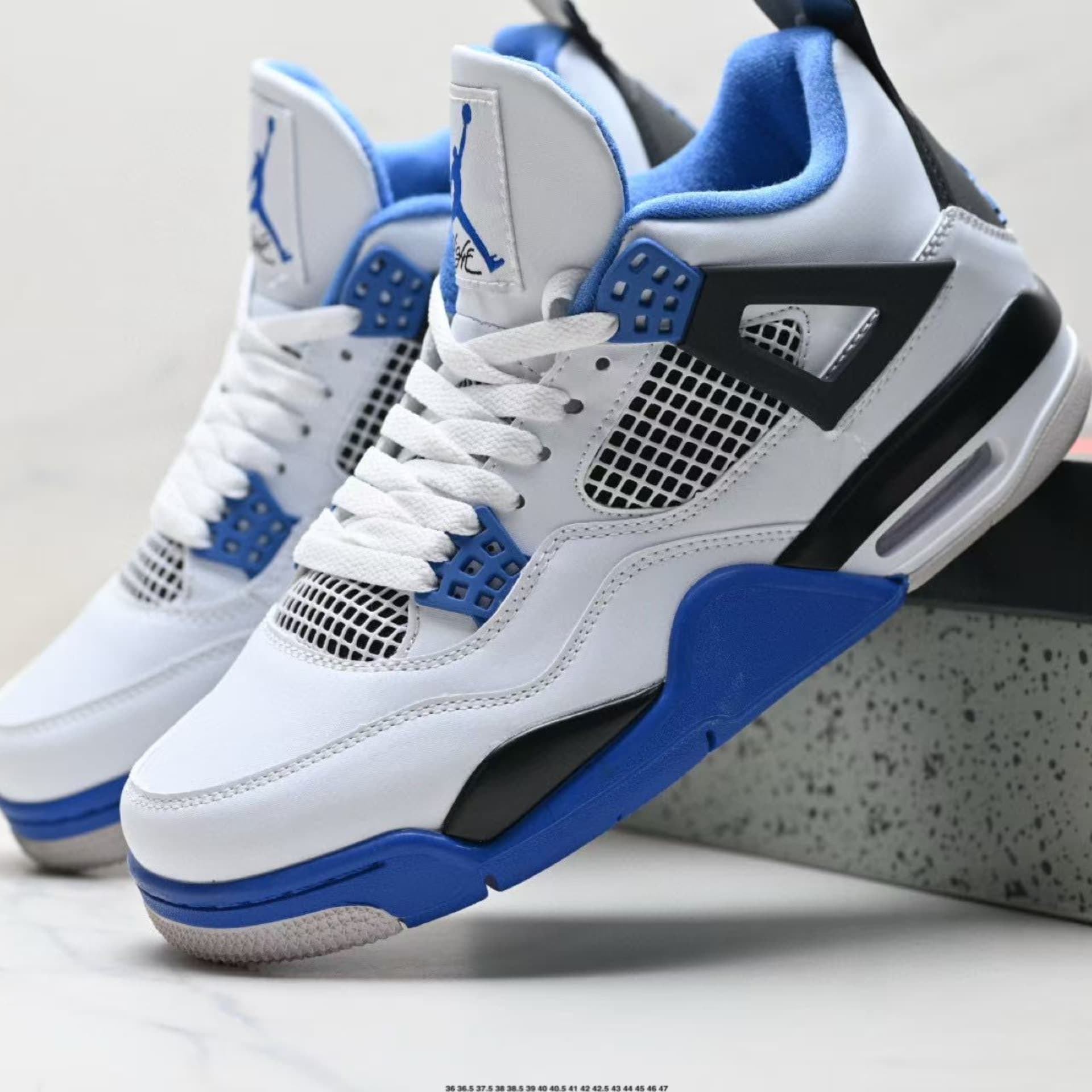 Baskets de basketball pratiques disponibles en blanc, vert, noir, jaune, rouge, bleu, modèles classiques Thunder Lightning, Jordan 4 montantes