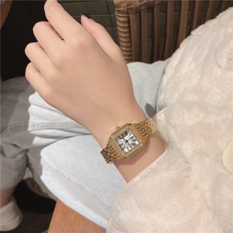 Cacaxi Alloy Retro Square Ladies Watch Fashion Luxury Diamond Roman Ladies Watch