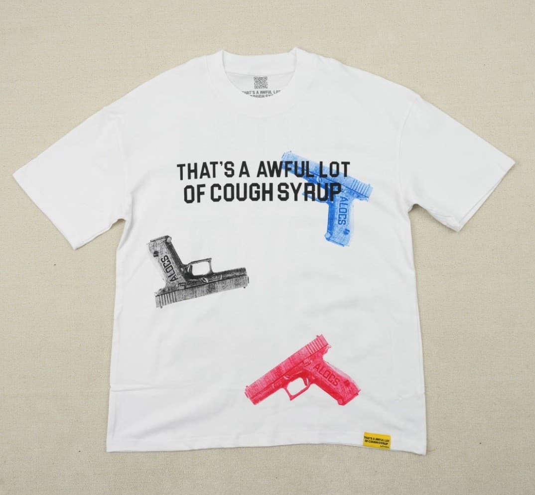 C'EST UNE QUANTITÉ ÉNORME DE SIROP CONTRE LA TOUX. C'est une marque tendance transfrontalière établie de longue date pour les t-shirts à manches