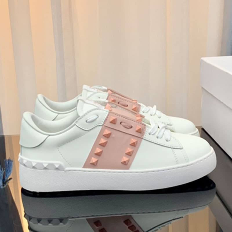 2024 Nouvelles chaussures de sport décontractées V-Home avec rivets, chaussures blanches en cuir véritable, planche de couple à la mode et tendan
