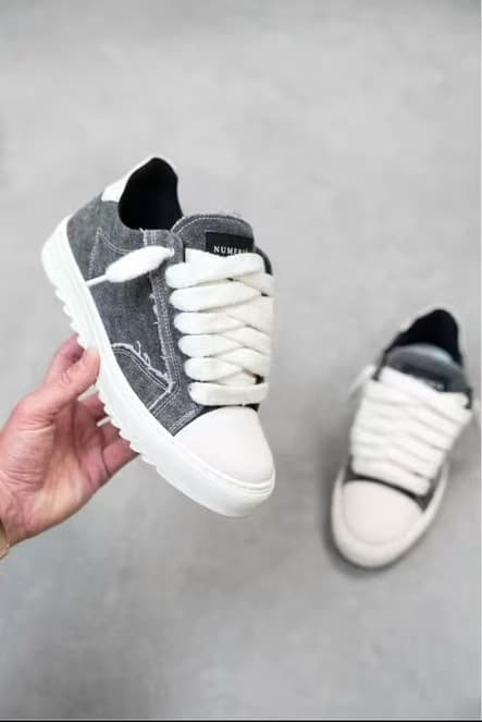 Chaussures de sport unisexes numériques décontractées blanches à lacets de haute qualité, style européen et américain populaire.