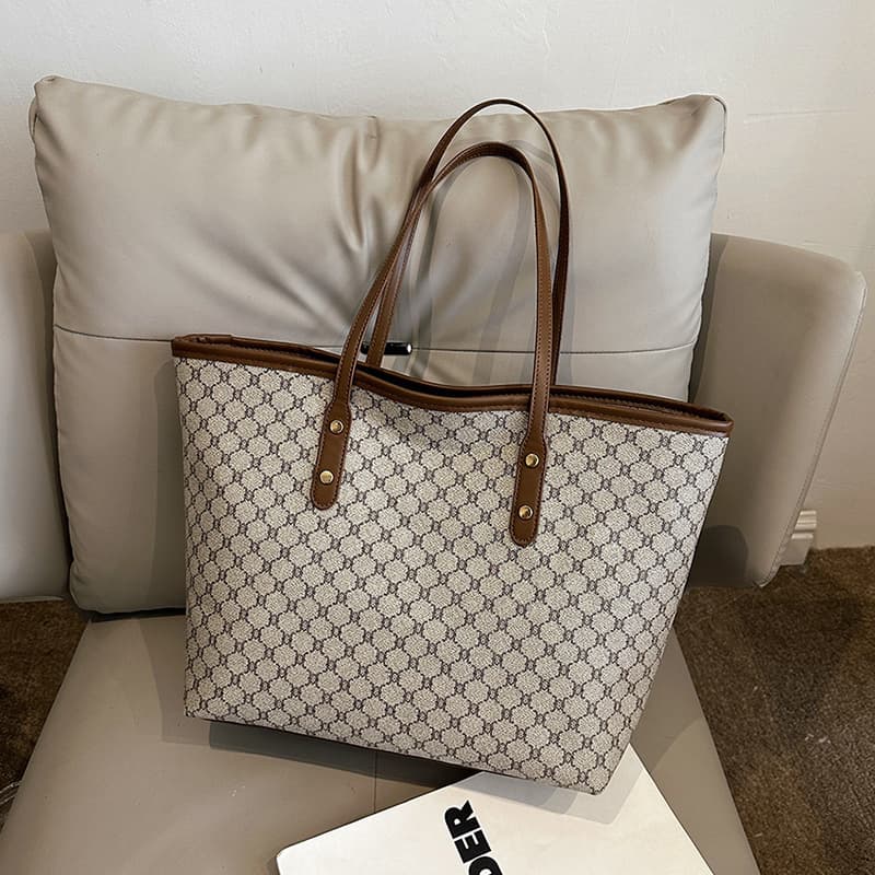 Spacious & Stylish Women's Tote Bag For Daily Commute - Fashionable Crossbody Handbag With Zipper Closure, Lightweight PU Material