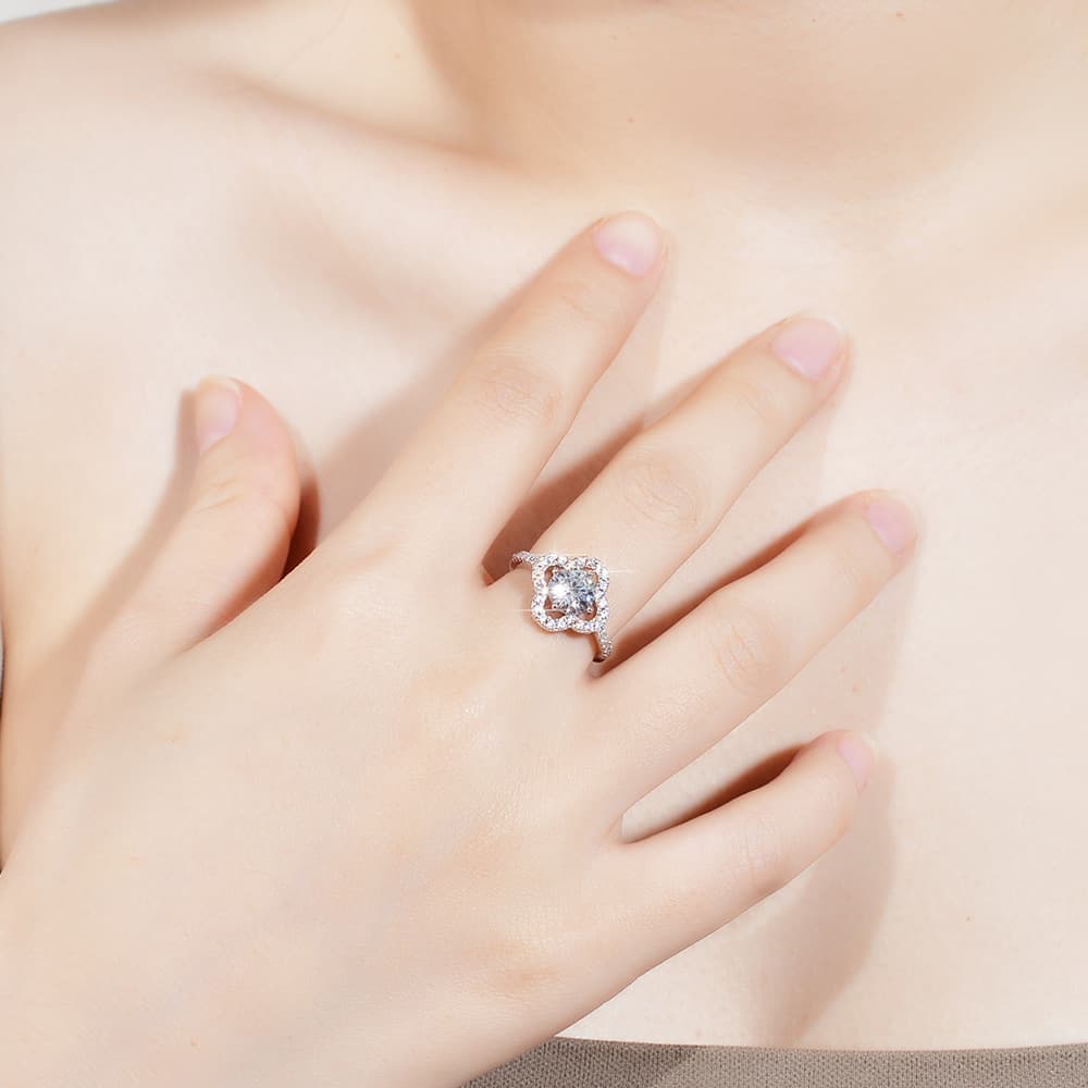 Women's Sterling Silver Ring With One Carat Moissanite Four Leaf Clover Design Fashionable Jewelry Accessory