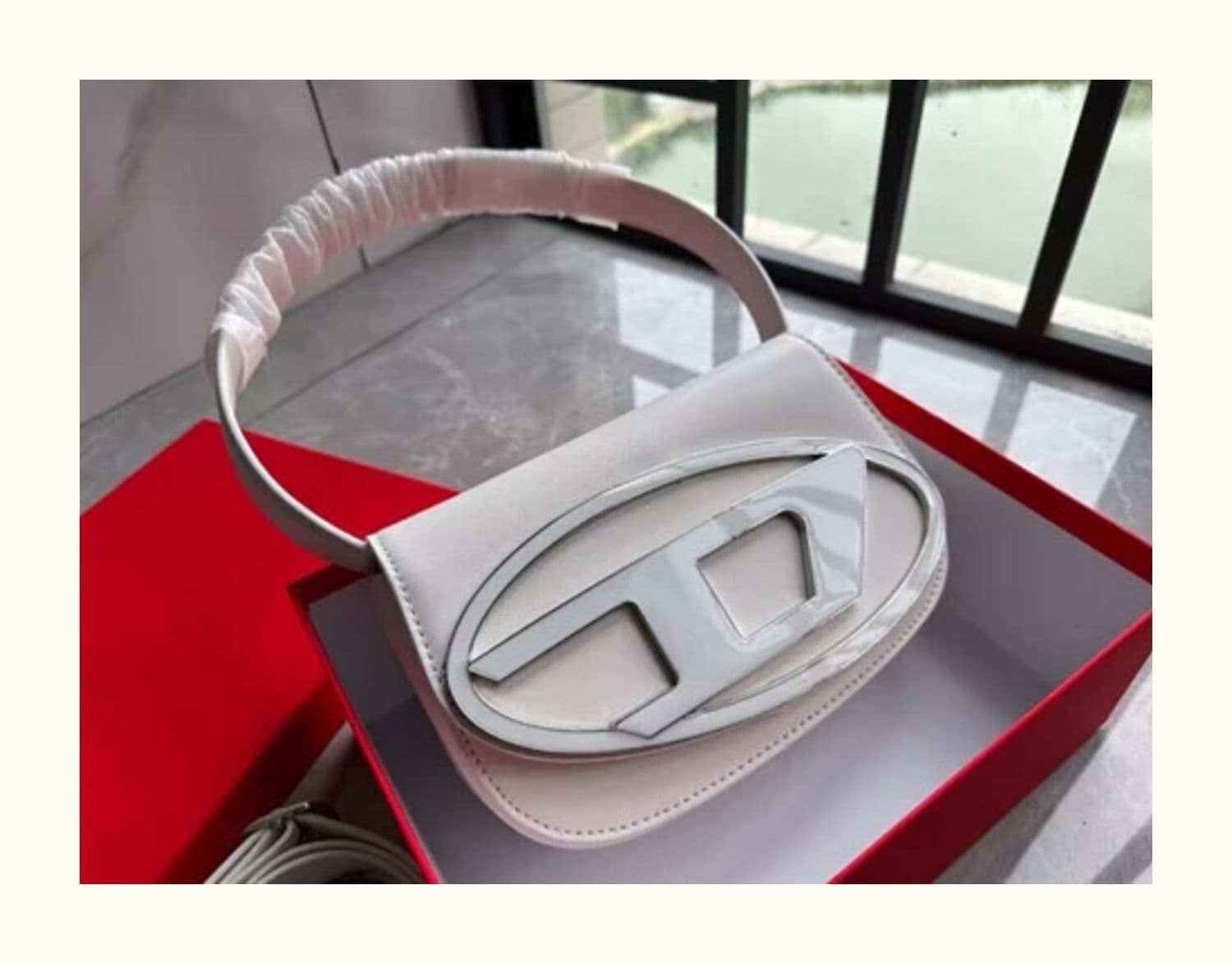 【Charme artistique】 Sac à bandoulière carré de petite taille pour femme, design de niche Dingdang de haute qualité 2023, argent, décontract