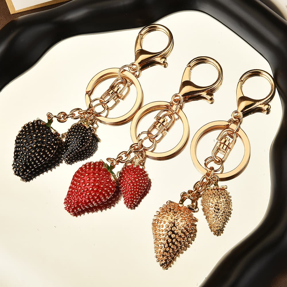 Bag Charm Fashion Small Strawberry Fruit Ladies Car Keychain Cute Alloy Keychain Key Ring Bag Pendant