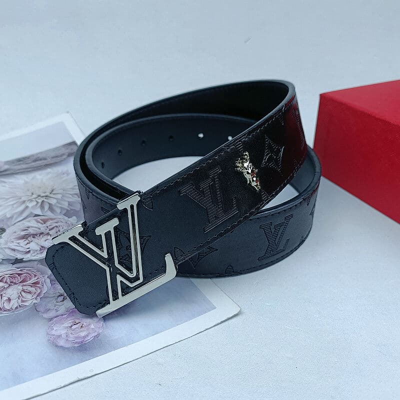 Ceinture homme Louis Vuitton en cuir de vachette, boucle ardillon en alliage métallique, style luxe, marque de luxe, idéale pour un look décontrac