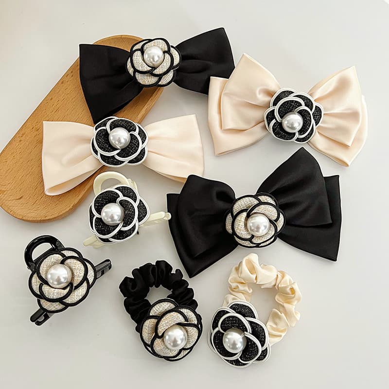 New Pearl Camellia Hairband Light Luxury Black and White Retro Small Style Hair Accessories Hairpin High-grade Grab Clip Shark Clip